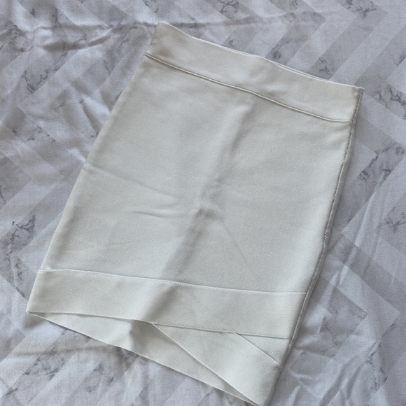 BCBG MAX AZRIA Silvie Power Body Con Skirt - Picture 3 of 9